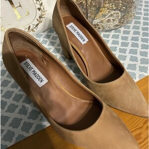 NEW - Steve Madden shoes! never worn, brown, suede, comfy office classic heels!